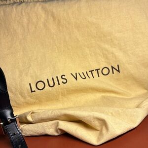 Women’s black Louis Vuitton shoulder bag
